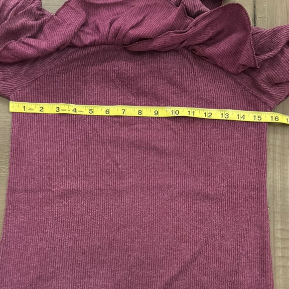 Chaser Ribbed Purple Ruffled Off the Shoulder and Cold Shoulder Blouse NWT - Picture 8 of 10